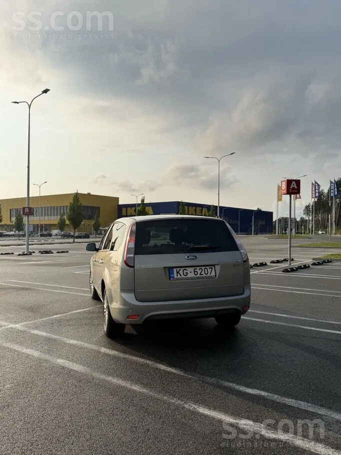 Ford Focus 2010 photo 2