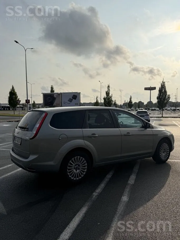 Ford Focus 2010 photo 3