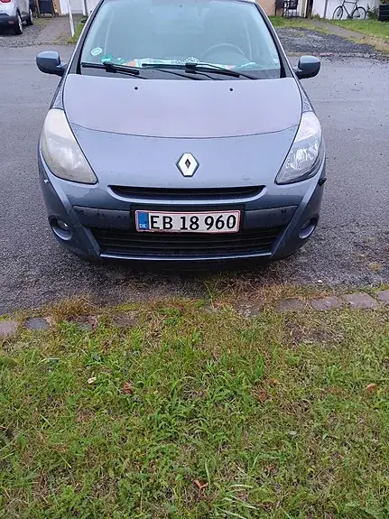 Renault Clio Iii 2010 photo 2