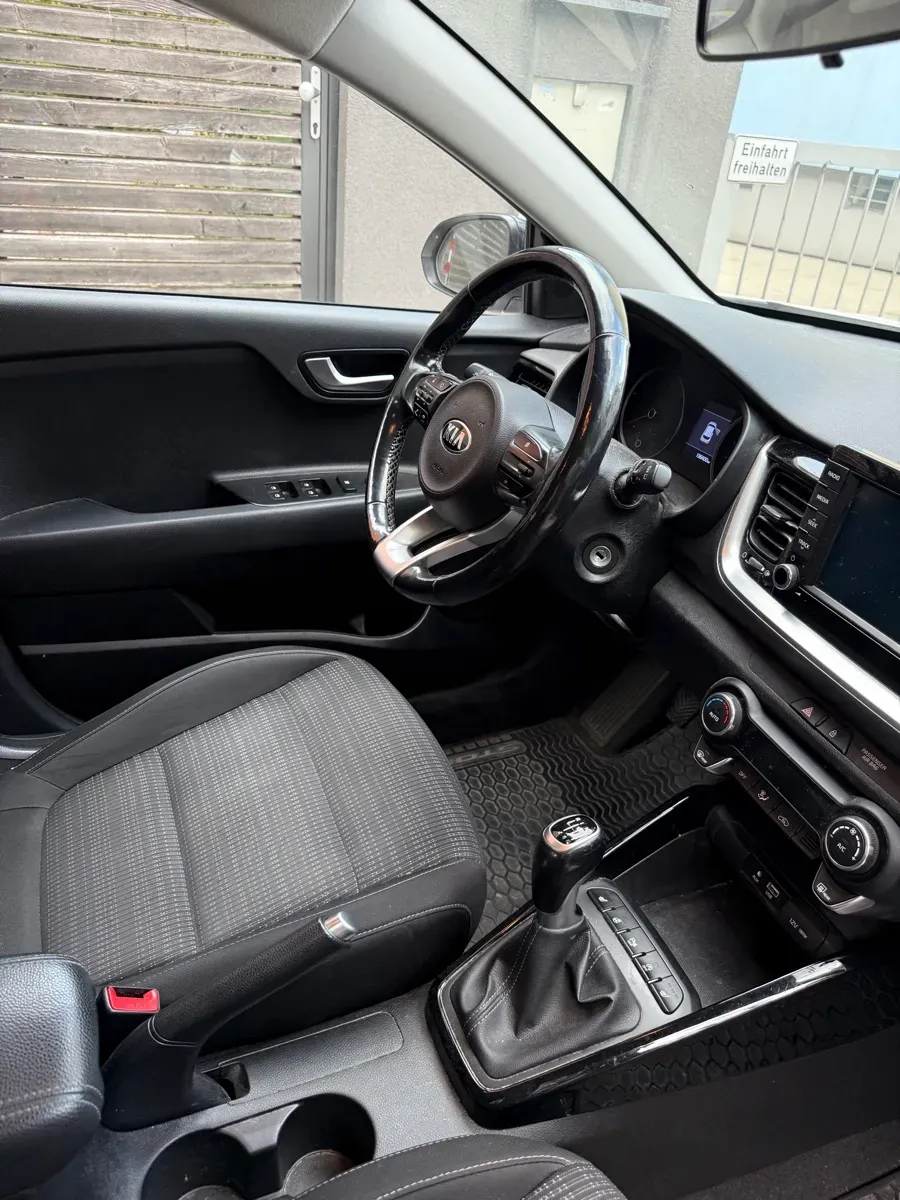 Kia Stonic 2020 photo 2