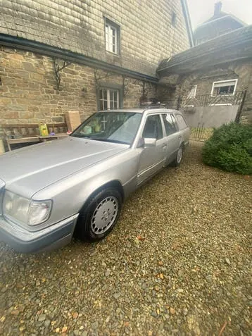 Mercedes-Benz E 230