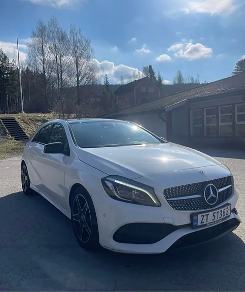 Mercedes-Benz A180 2016 photo 2