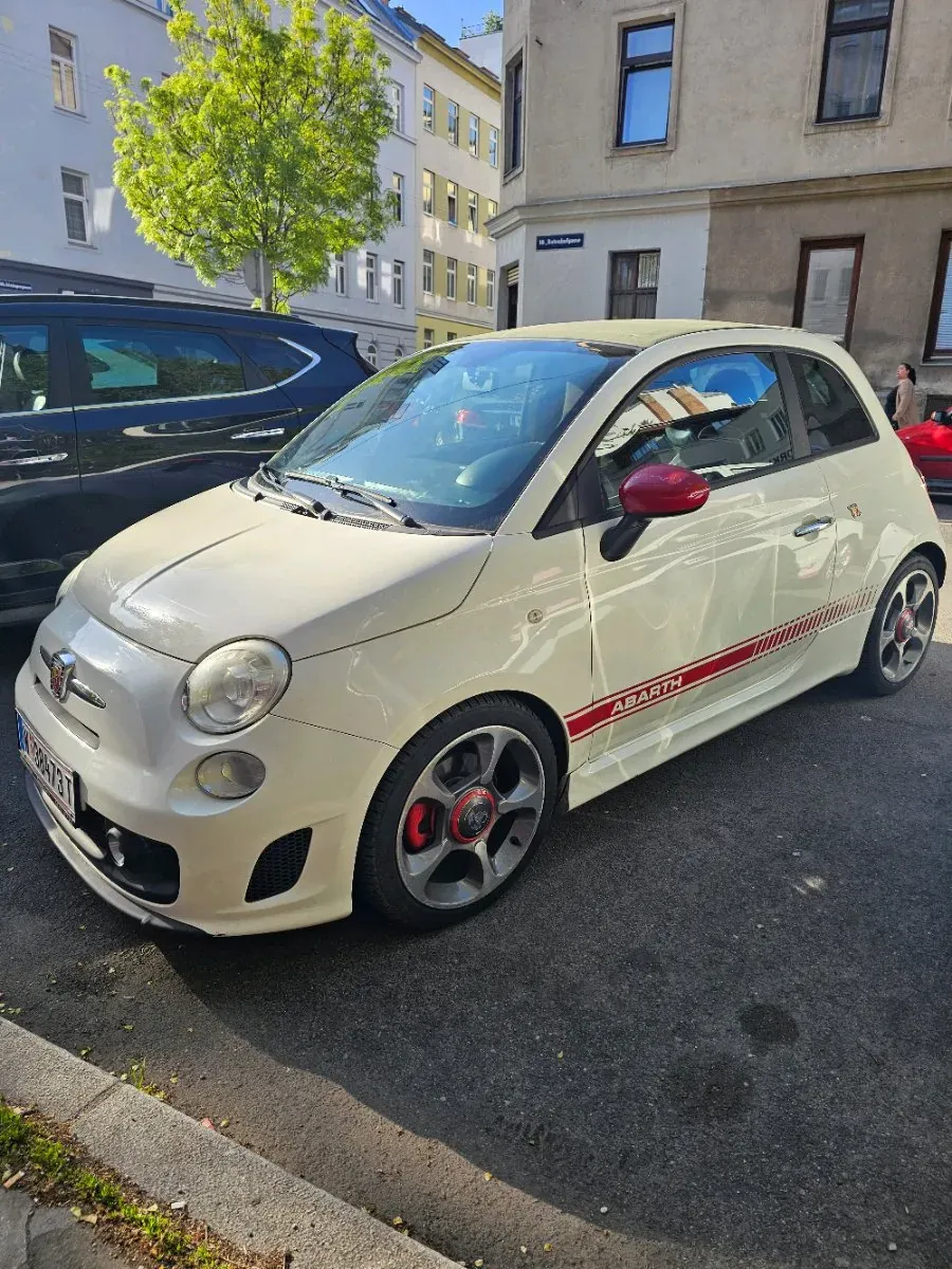 Abarth 500 2010 photo 2