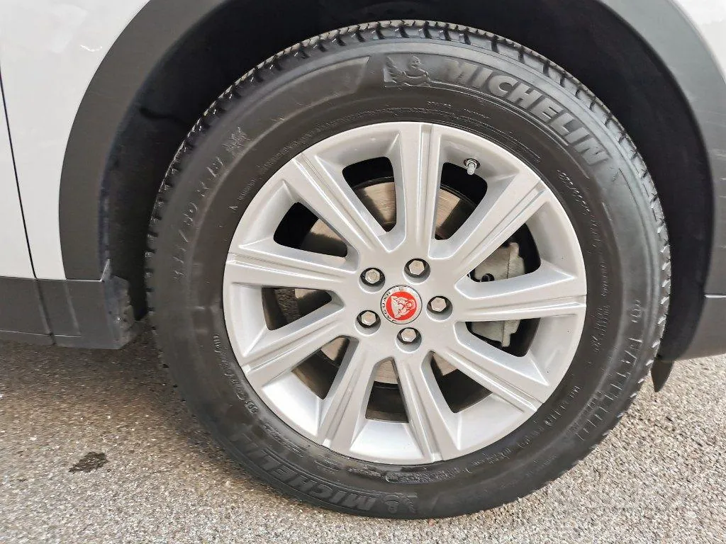 Jaguar E-Pace 2019 photo 5