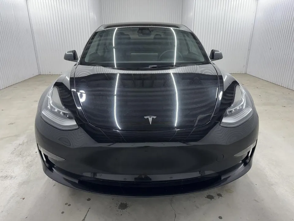 Tesla Model 3 2022 photo 2