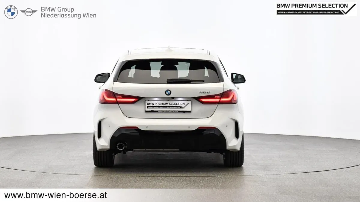 BMW 1 Series 2024 photo 2