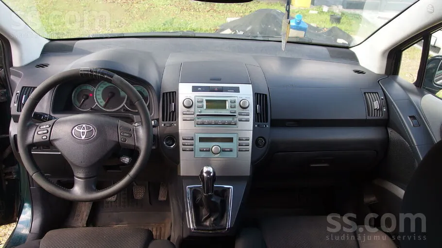 Toyota Corolla Verso 2005 photo 3
