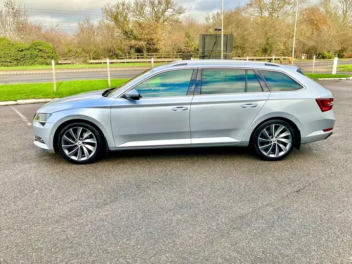 Skoda Superb 2019 photo 5