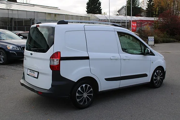 Ford Transit Courier 2016 photo 5