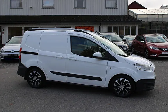Ford Transit Courier 2016 photo 2
