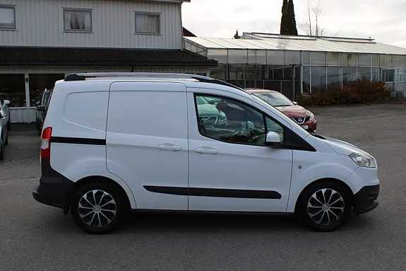 Ford Transit Courier 2016 photo 3