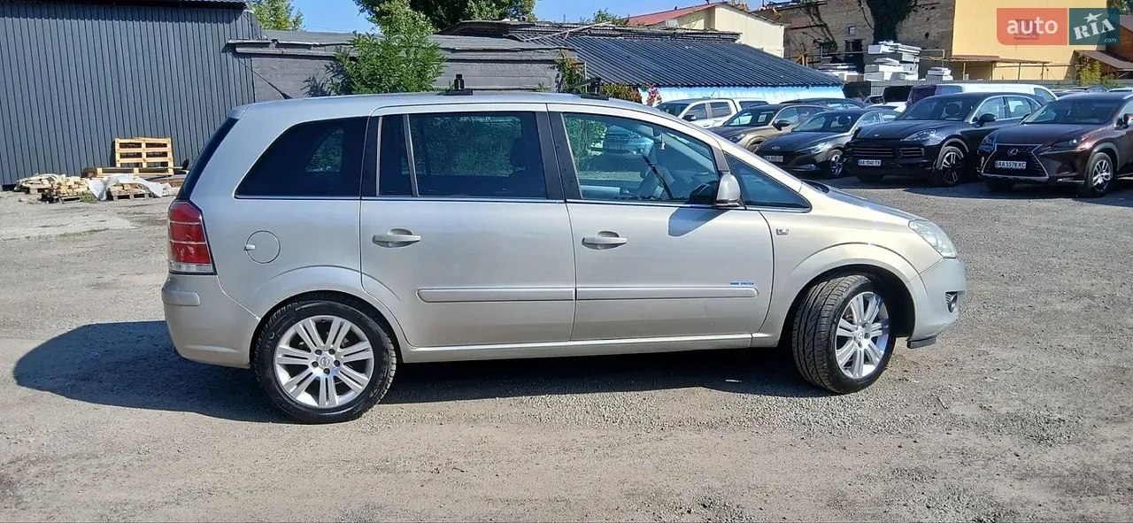Opel Zafira 2011 photo 2