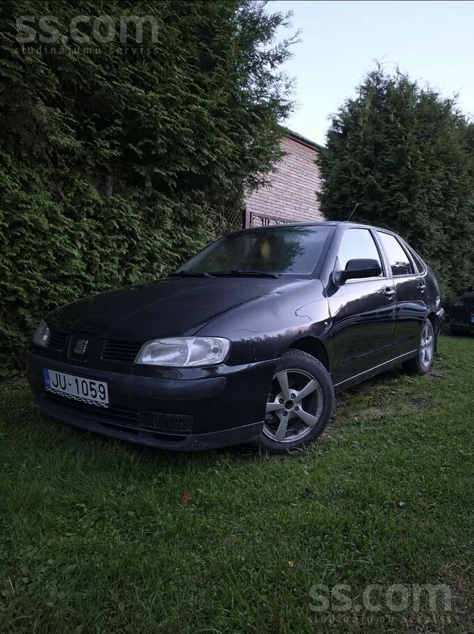 Seat Cordoba 2001 photo 2