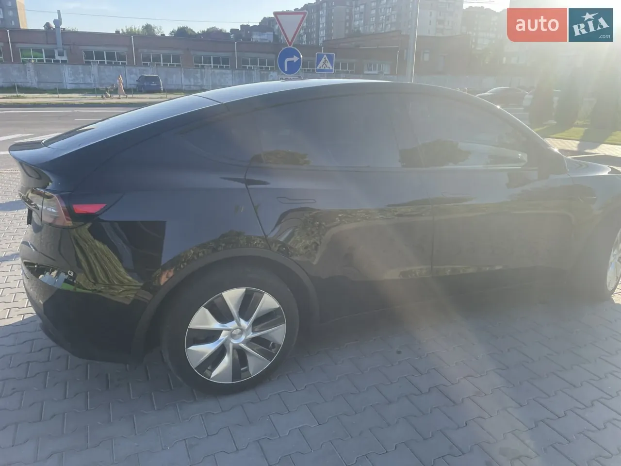 Tesla Model Y 2023 photo 5