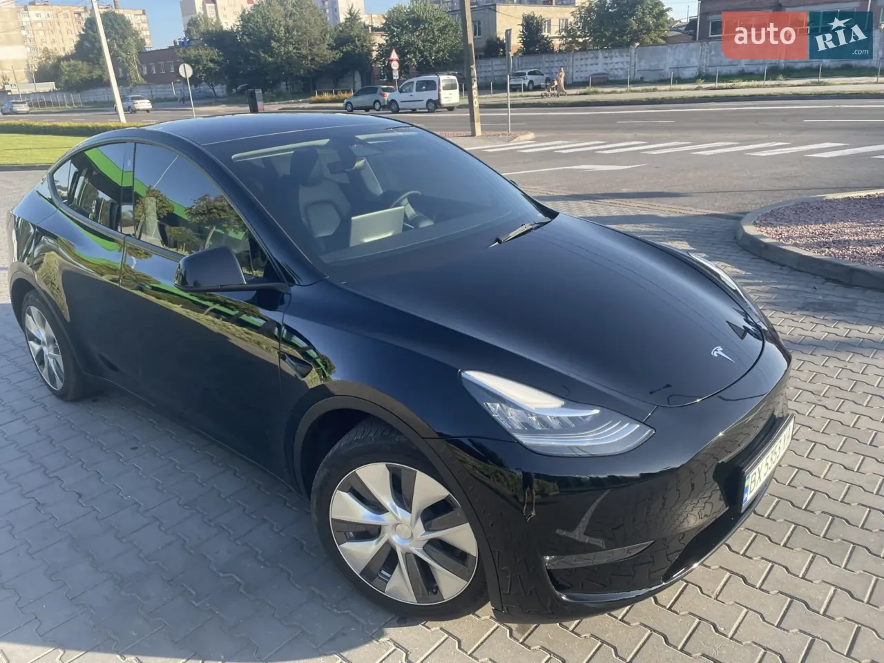 Tesla Model Y 2023 photo 2