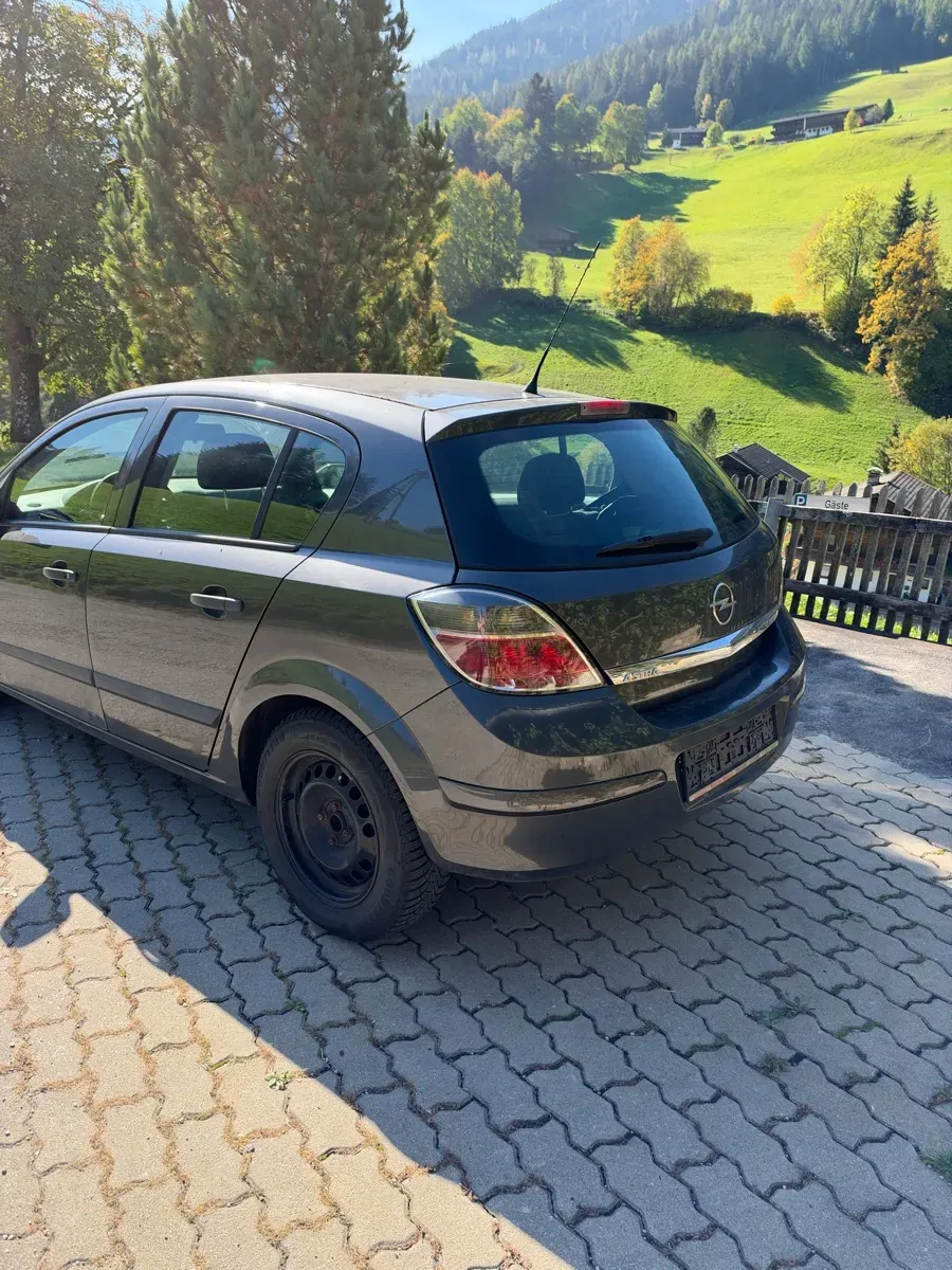 Opel Astra 2009 photo 3