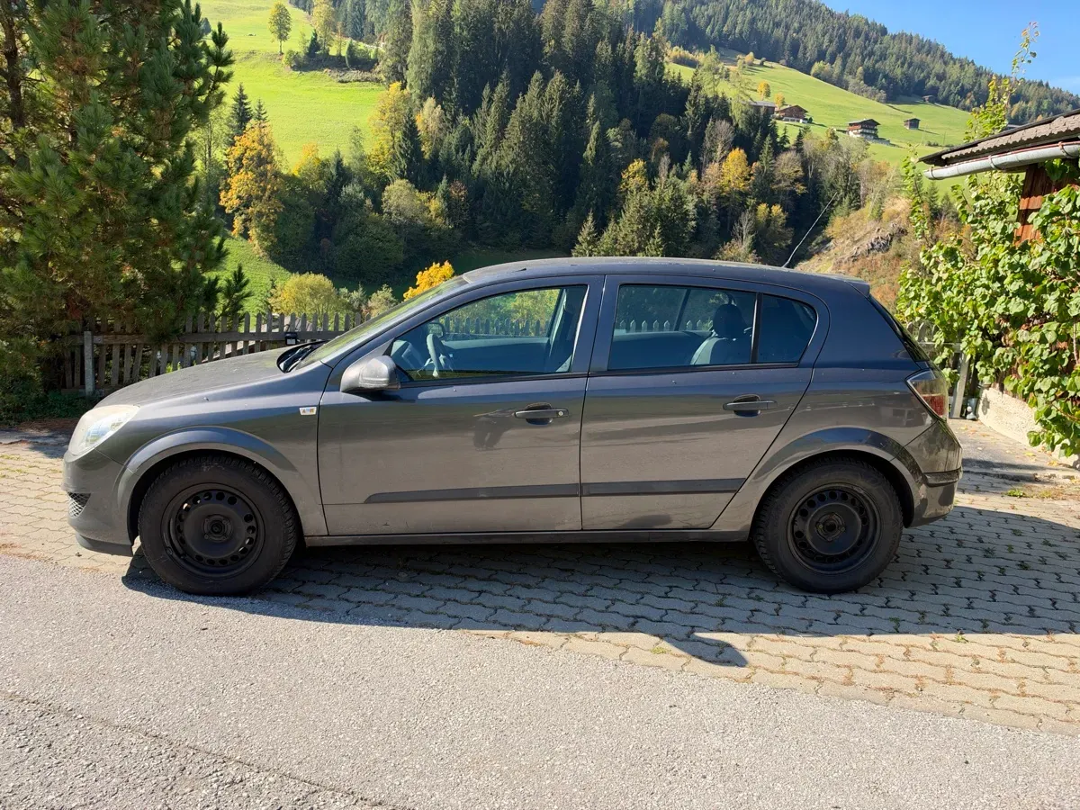 Opel Astra 2009 photo 2