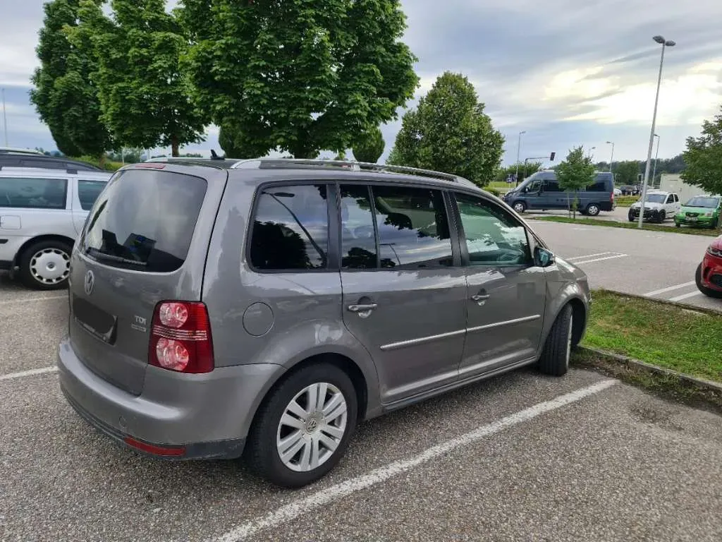 Volkswagen Touran 2010 photo 3