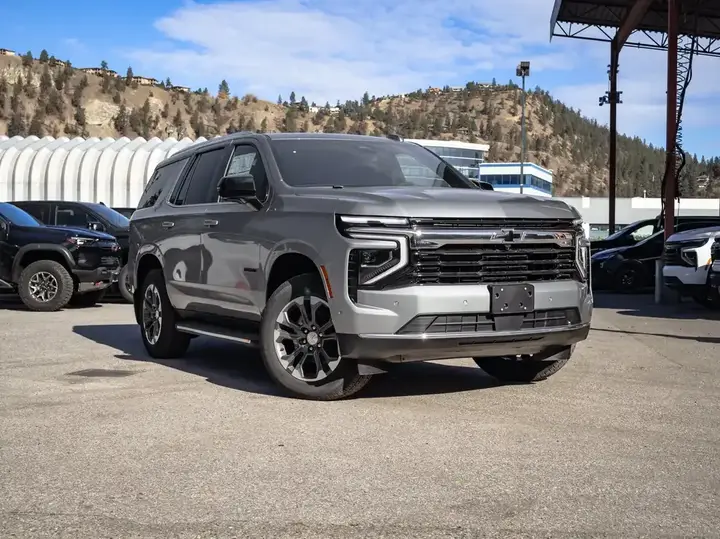Chevrolet Tahoe 2026 photo 2