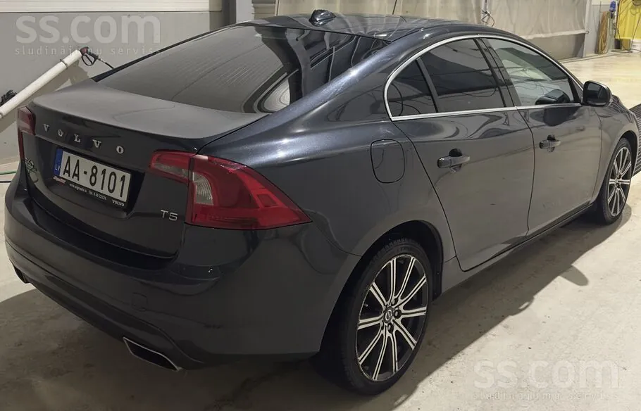 Volvo S60 2013 photo 2