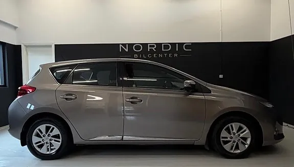 Toyota Auris 2013 photo 4