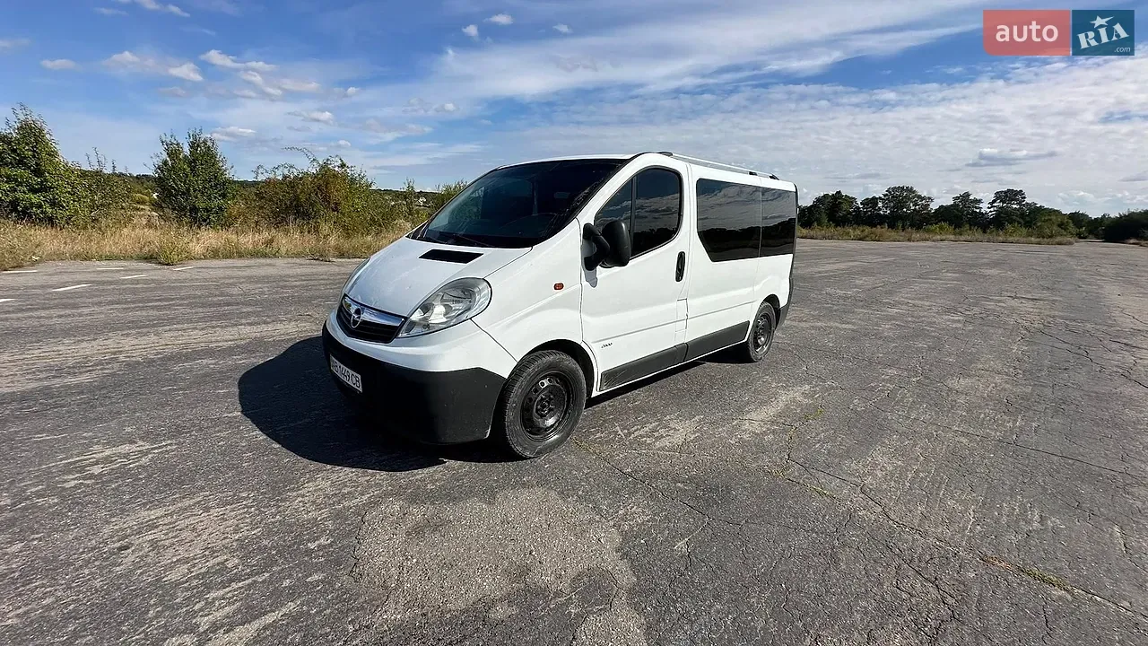 Opel Vivaro 2009 photo 2