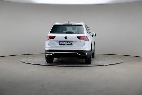 Volkswagen Tiguan 2024 photo 2