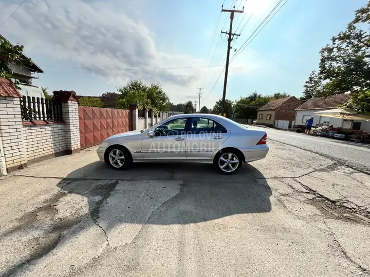 Mercedes-Benz C200 2005 photo 5