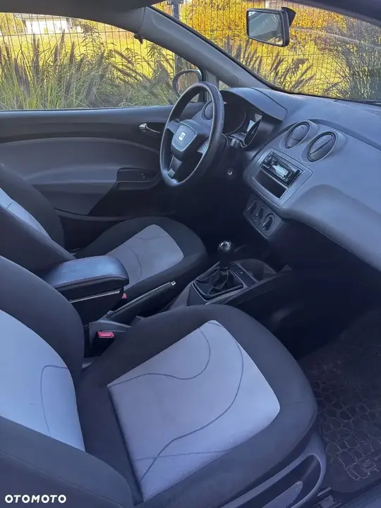 Seat Ibiza 2012 photo 2