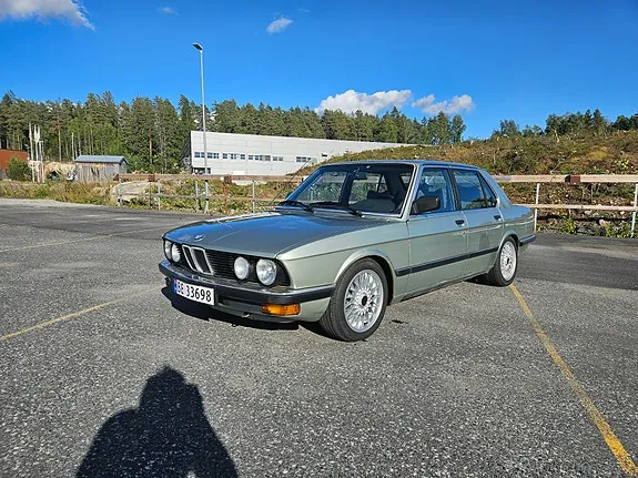 BMW 528I