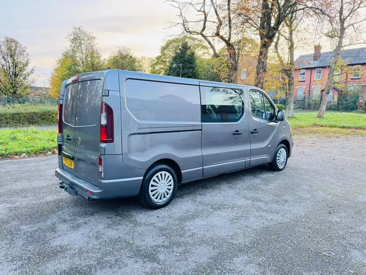 Vauxhall Vivaro 2015 photo 2