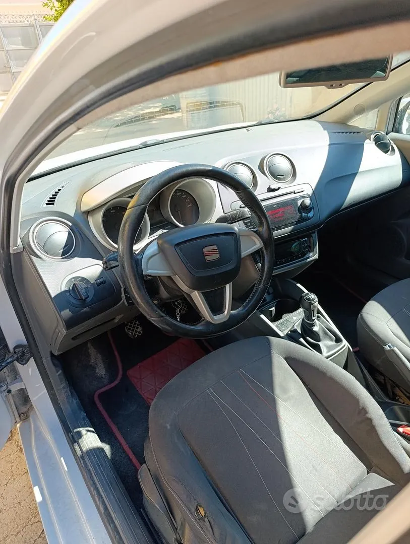 Seat Ibiza 2012 photo 4
