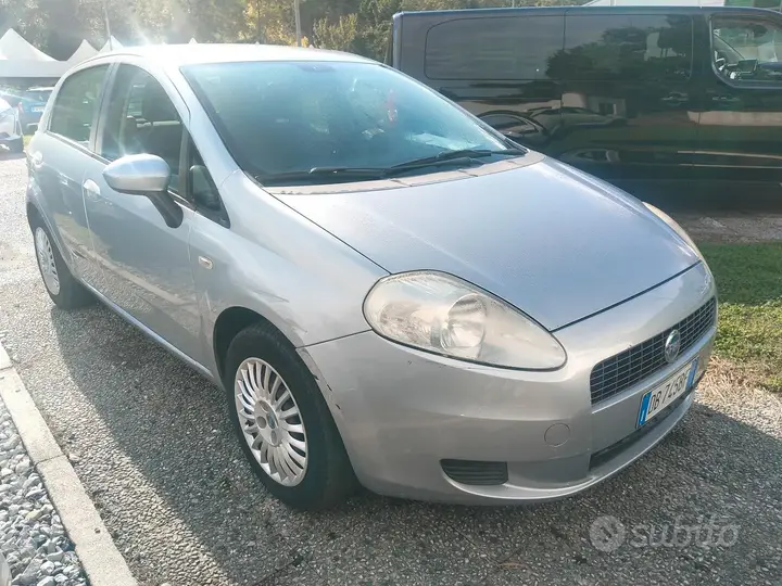 Fiat Grande Punto 2006 photo 2