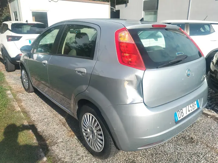 Fiat Grande Punto 2006 photo 4