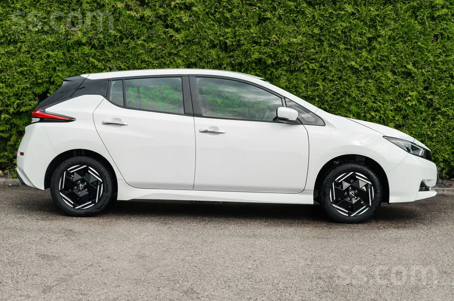 Nissan Leaf 2023 photo 5