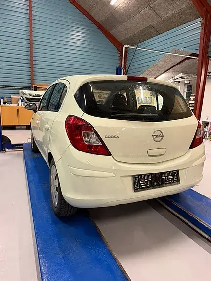 Opel Corsa 2011 photo 4