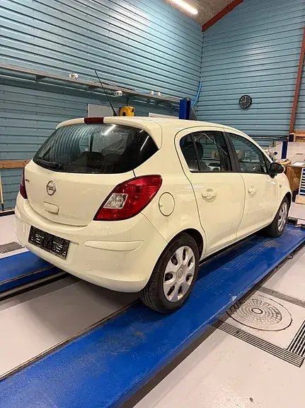 Opel Corsa 2011 photo 3