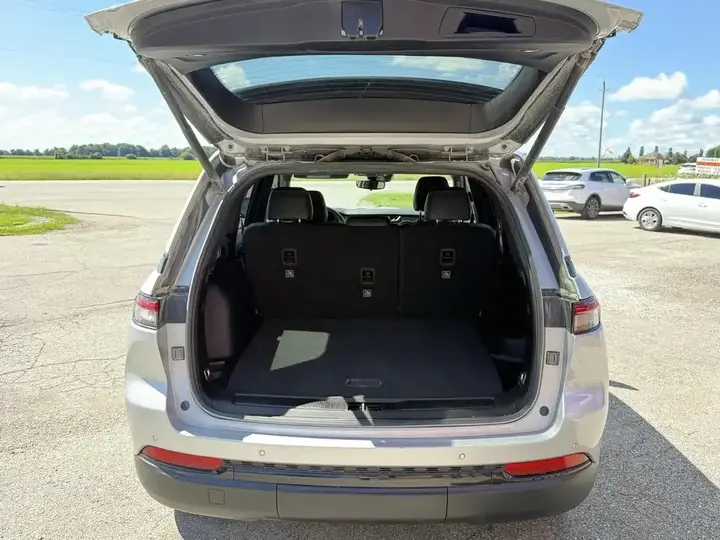 Jeep Grand Cherokee 2023 photo 5