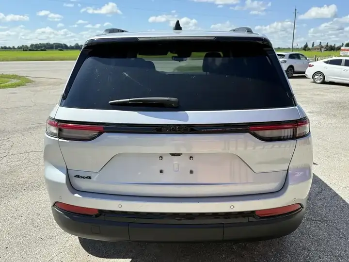 Jeep Grand Cherokee 2023 photo 4