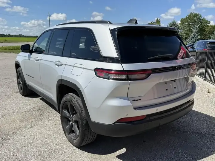 Jeep Grand Cherokee 2023 photo 3