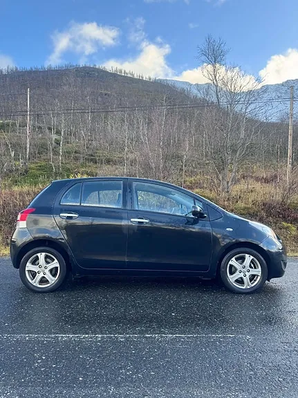 Toyota Yaris 2011 photo 4