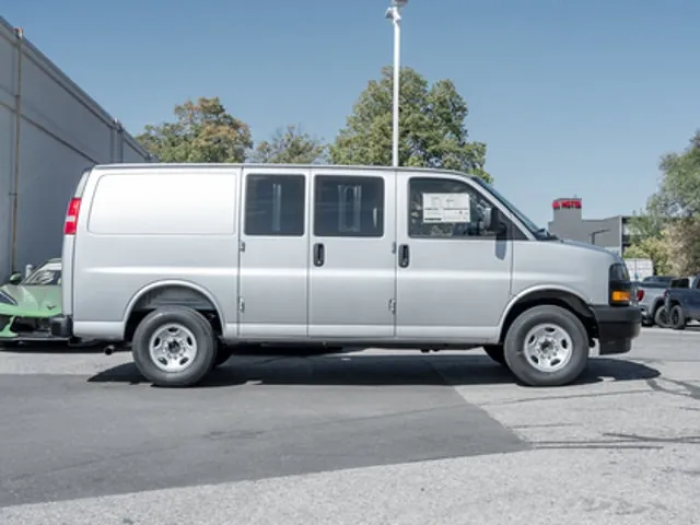 Chevrolet Express 2025 photo 3