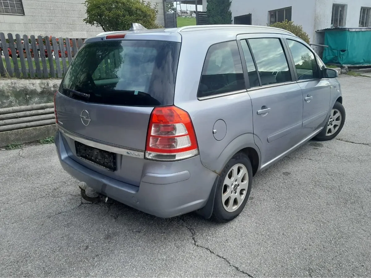 Opel Zafira 2009 photo 2