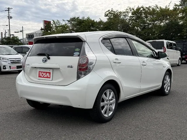 Toyota Aqua S 2013 photo 2