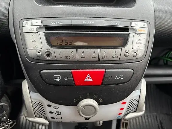 Toyota Aygo 2011 photo 3