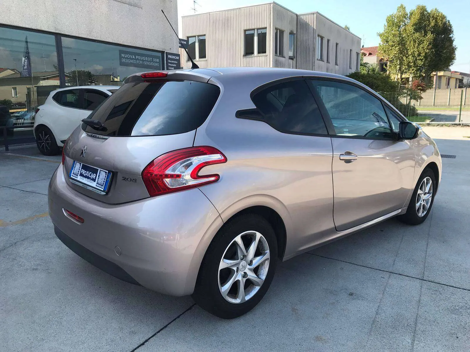 Peugeot 208 2013 photo 4