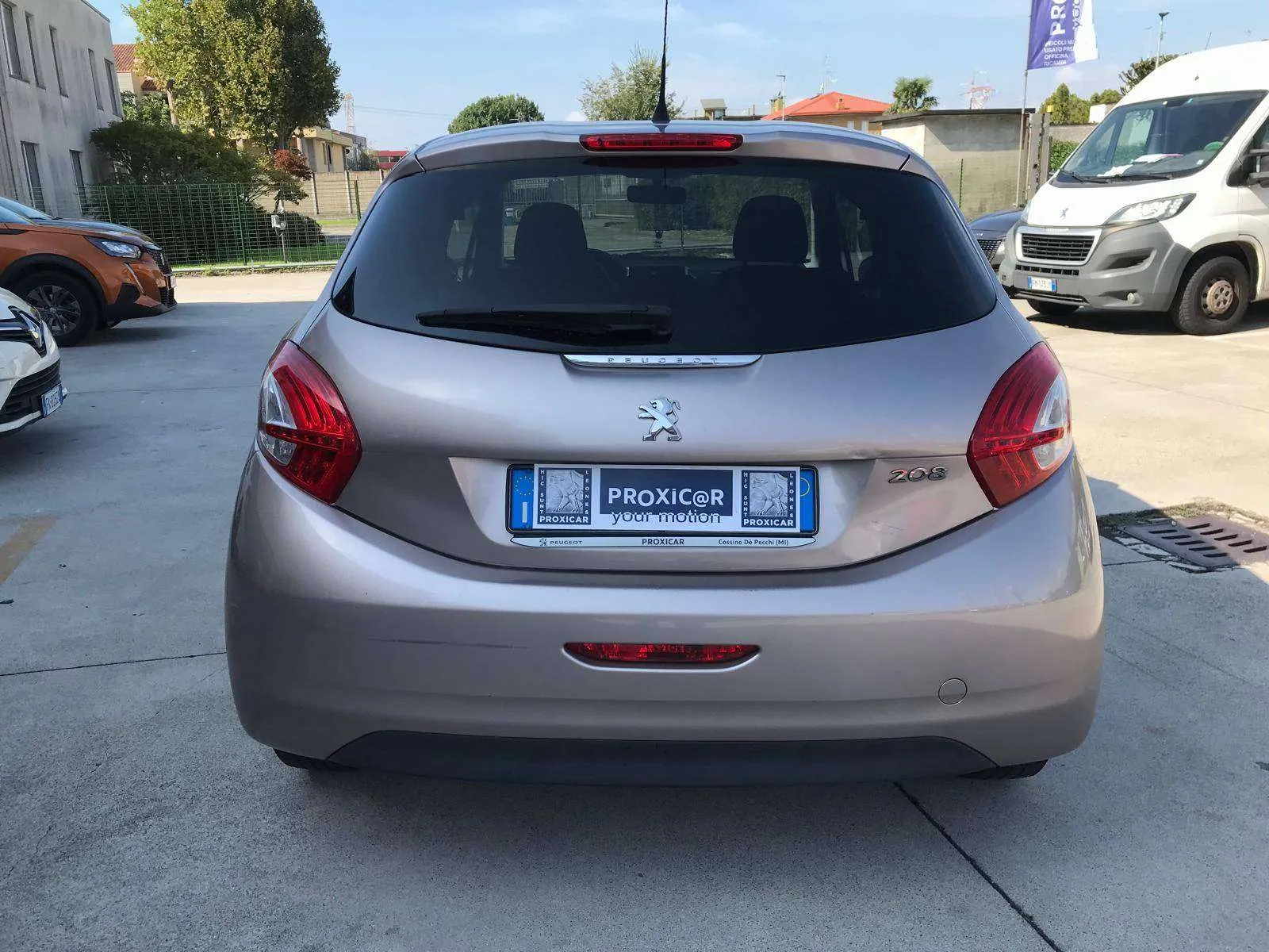 Peugeot 208 2013 photo 3