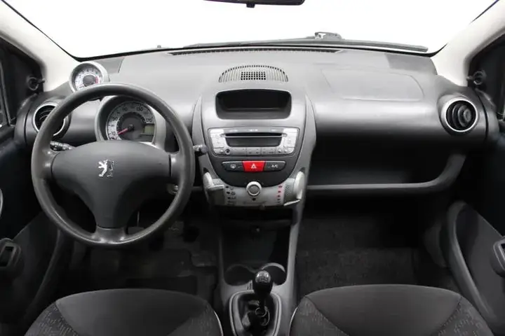 Peugeot 107 2009 photo 2
