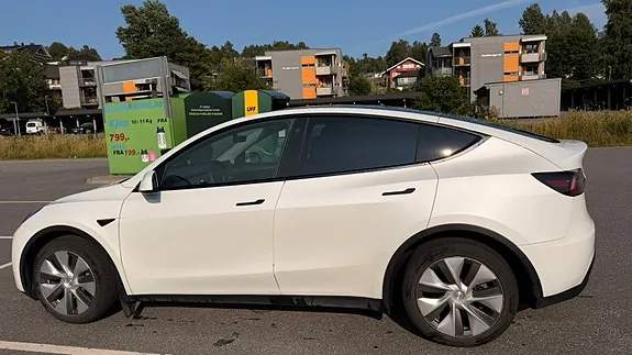 Tesla Model Y 2023 photo 3