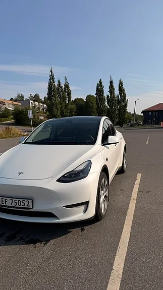 Tesla Model Y 2023 photo 4